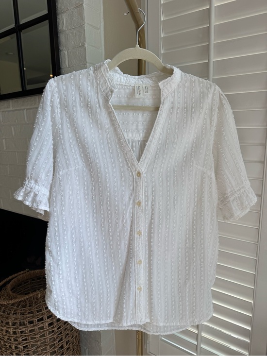 Anthropologie Tops - Anthropologie Meadow Rue White French Dot Pintuck Buttondown Blouse